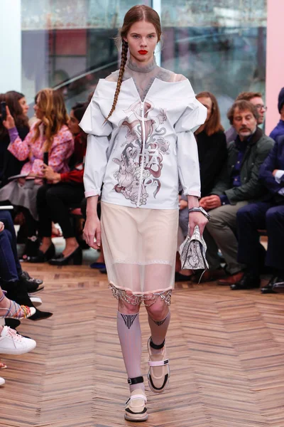 Look 24